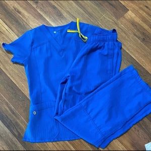 Scrub set